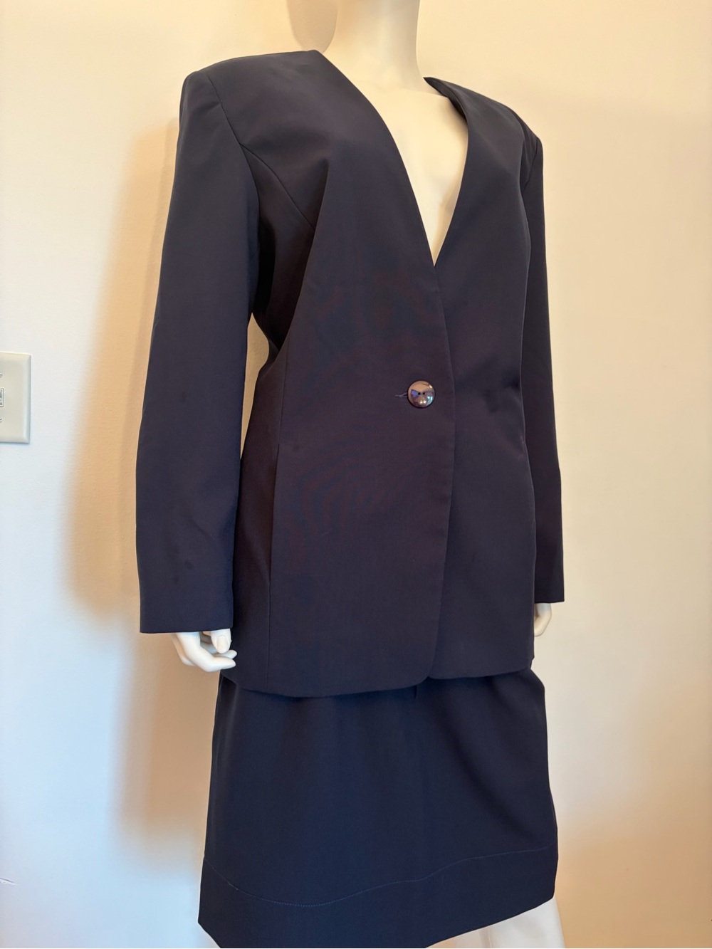 #782 Liz Baker 2 piece Navy Single-Button V-Neck Blazer and skirt